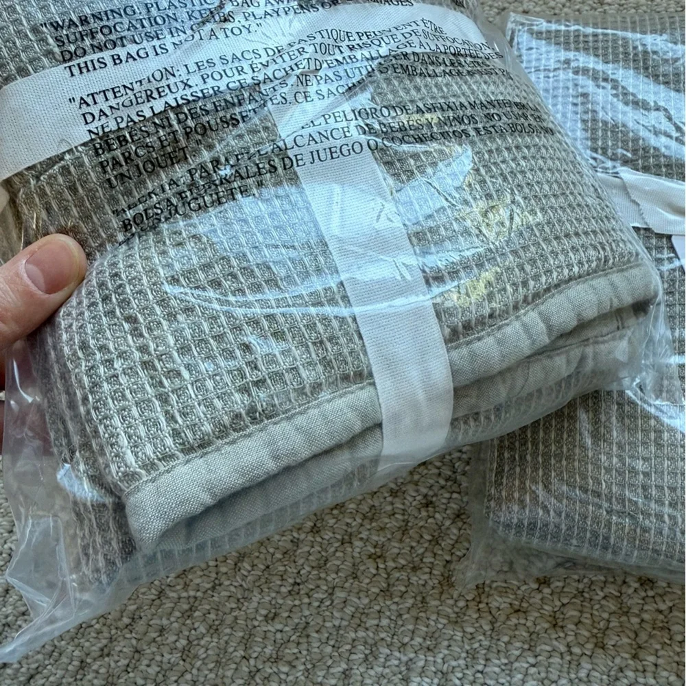 NWT set of 2 Pottery Barn Belgian Flax Linen Waffle Weave King Shams Eucalyptus